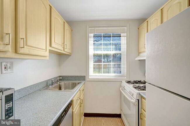 Building Photo - 206 N Trenton St