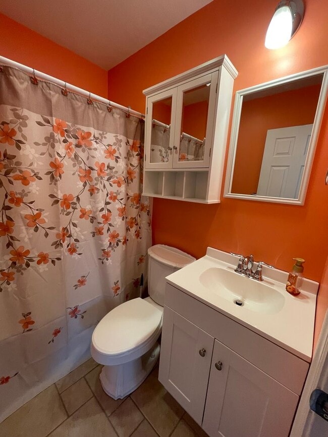 Building Photo - Single Family Home 2 bed For Rent in Quiet Neighborhood in SE Erie!