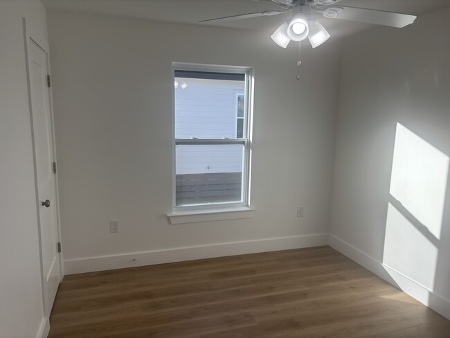 Building Photo - 2305 Weyer St