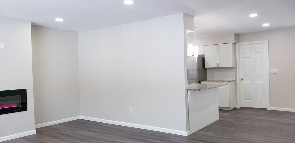 Building Photo - 351 W Center St