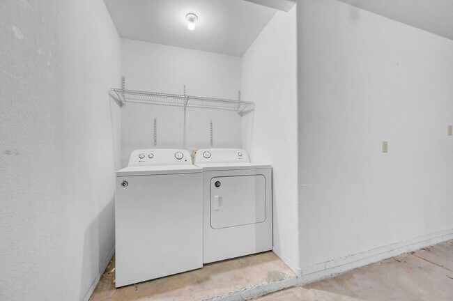 Building Photo - N Las Vegas Single Family Home - New Paint and LVP Flooring