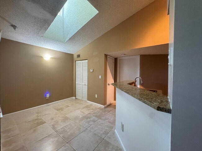 Building Photo - 1165 Crystal Way