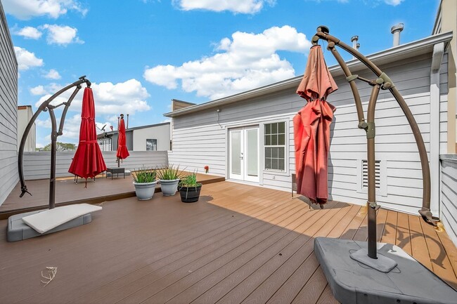 Building Photo - 724 Ruthven St