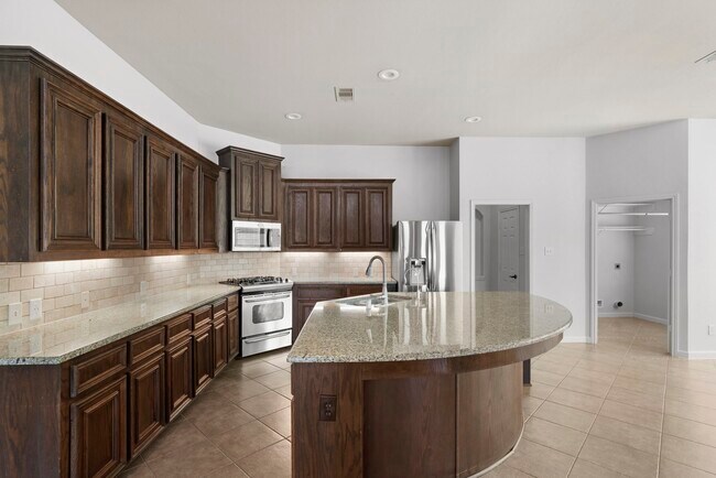 Building Photo - 2602 White Falls Dr