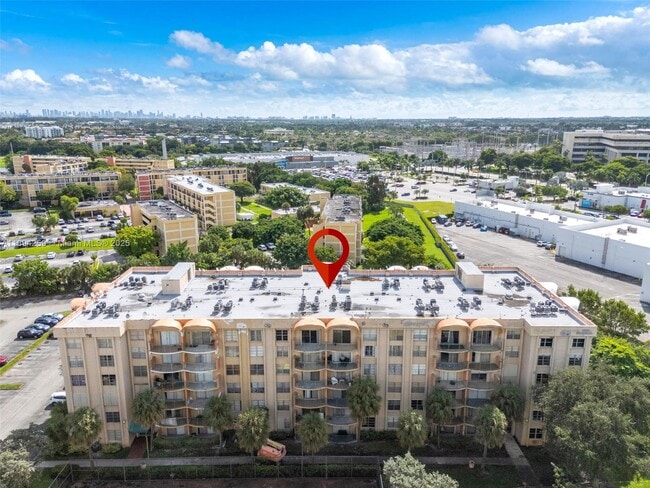 Building Photo - 9310 Fontainebleau Blvd
