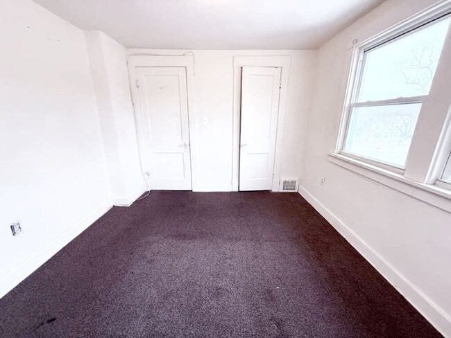 Building Photo - 3-BED, 1 BATH BEAUTIFUL SINGLE- FAMILY HOME IN MAPLE HEIGHTS!