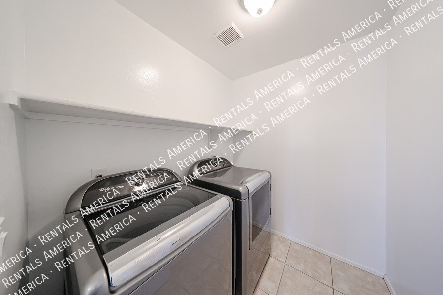 Building Photo - 3005 W Ferruccio Pl