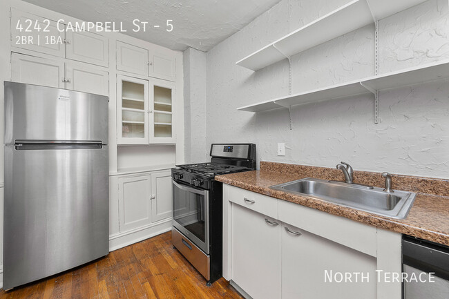 Building Photo - Charming 2BR in South Hyde Park – Where Hi...