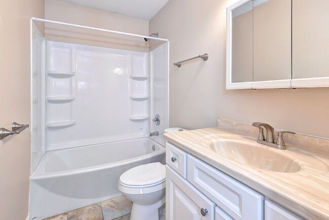 Building Photo - Updated Kiln Creek Home