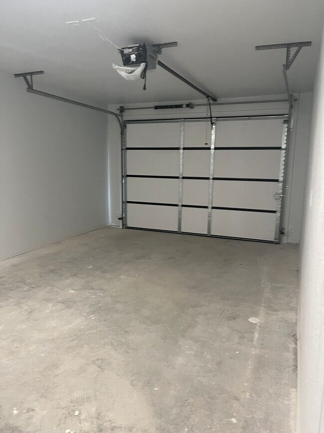 Building Photo - COX-NORTHRIDGE DR-2