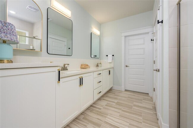 Building Photo - 142 Volterra Ln