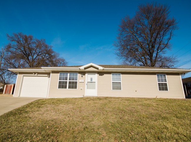 Primary Photo - 1600 Marion Dr