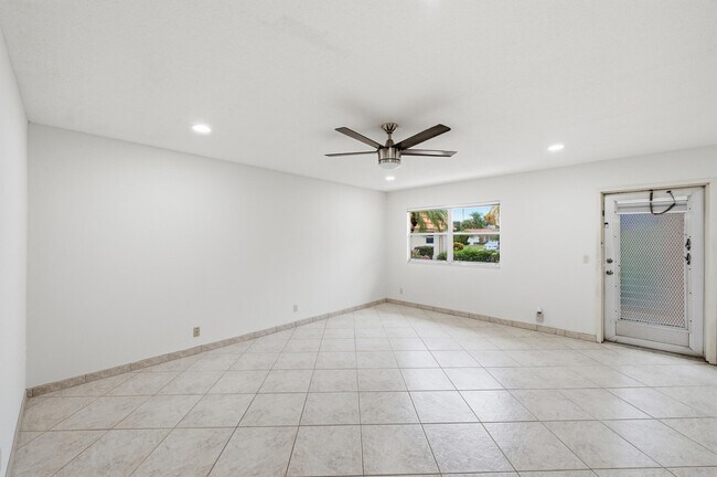 Building Photo - 28 Seville Dr