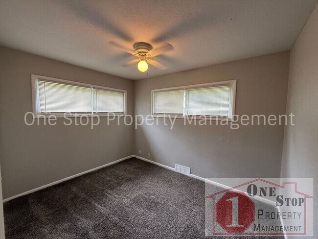 Building Photo - 3 bedroom, 1 Bathroom Home in Kansas City!!