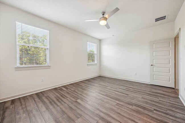 Building Photo - 11016 Tildon Ave