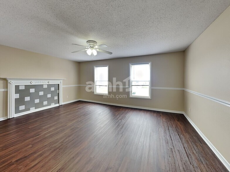 Building Photo - 933 Balto Dr