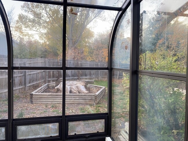 Building Photo - Start a Lease by 12/1 and Receive a $500 R...