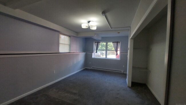 Building Photo - 10 Hillcrest St