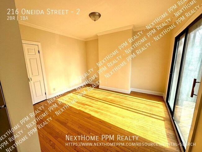 Building Photo - 216 Oneida St