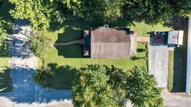 Building Photo - ADORABLE COTTAGE-STYLE HOME