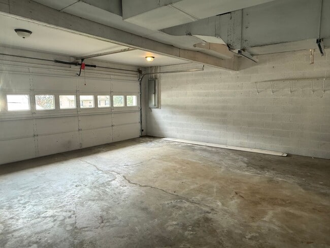 Building Photo - 129 Meadowlark Drive