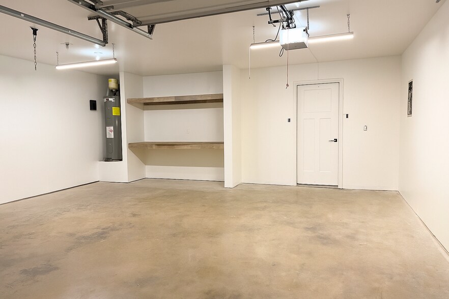 Building Photo - 12710 Clearwater Cv