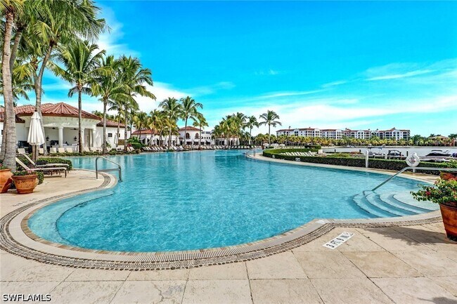 Building Photo - 10000 Isola Way
