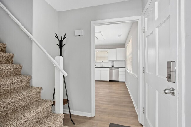 Building Photo - Spacious 3 bed 2 Bathroom House in Peace Haven Rd Winston-Salem