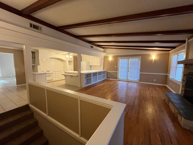 Building Photo - 2206 Briarcliff Dr
