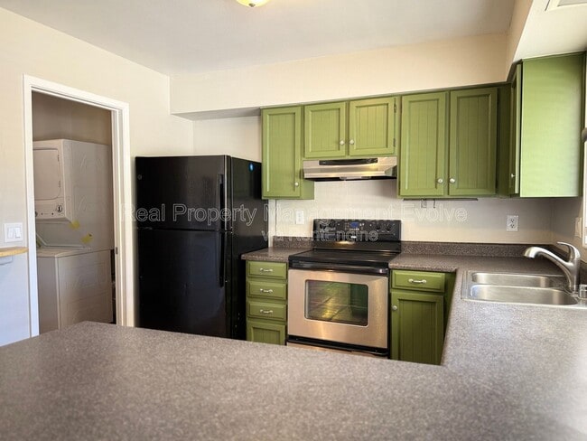 Building Photo - 2401 W Fremont Dr