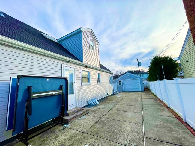 Building Photo - 278 Devonshire Dr