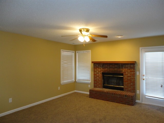 Building Photo - 15318 Ten Point Dr