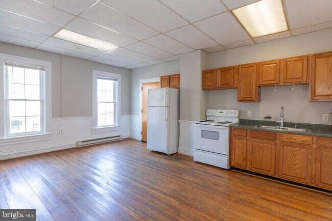 Building Photo - 301 W Martin St