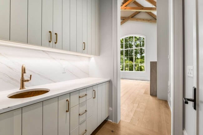 Building Photo - 8115 Devens Dr