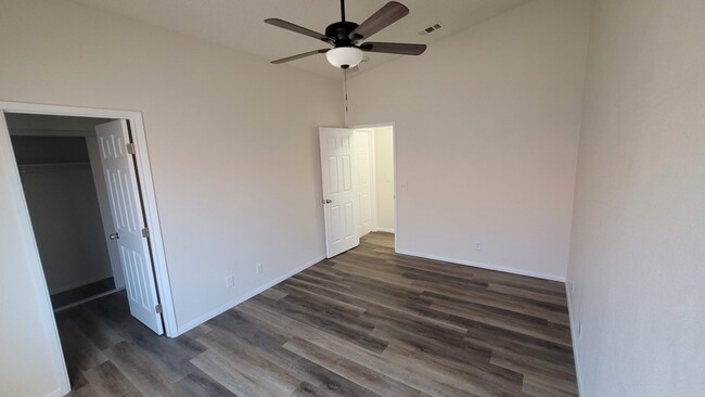 Building Photo - 16918 Sorrento Ln