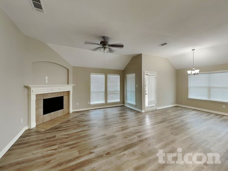 Building Photo - 205 Old Spanish Trail