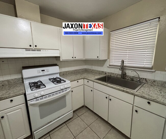 Building Photo - 9329 Roanoke Dr