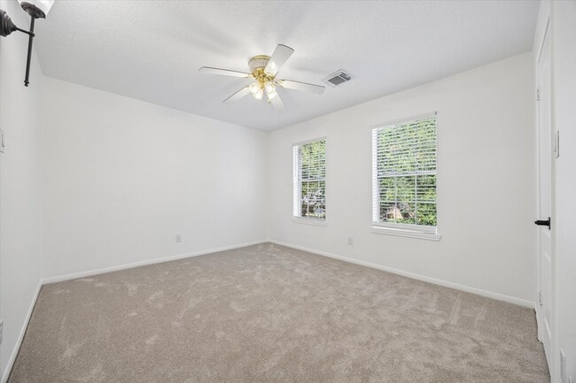 Building Photo - 2431 Parkwood Ln