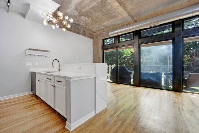 Building Photo - 1111 W 15th St
