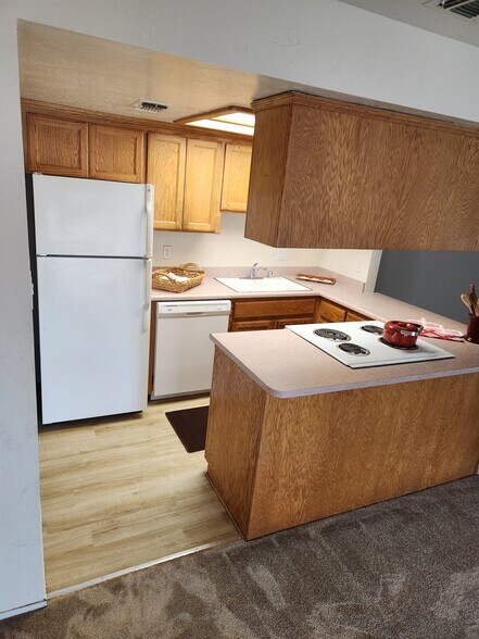 Building Photo - 6043 Leafwood Dr