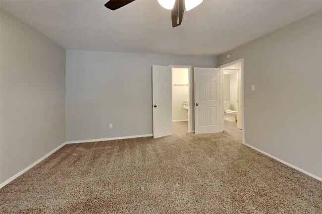 Building Photo - 2 River Birch Ln