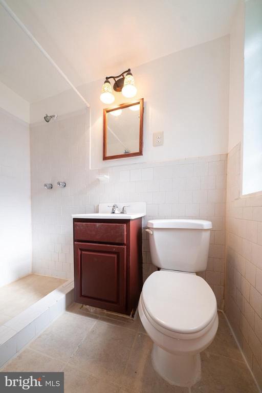 Building Photo - 5801 Quantrell Ave