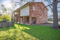 Building Photo - 812 Driftwood Dr