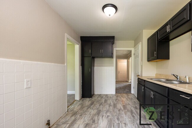 Building Photo - BEAUTIFUL 3 BD 1.5 BATH HOME!