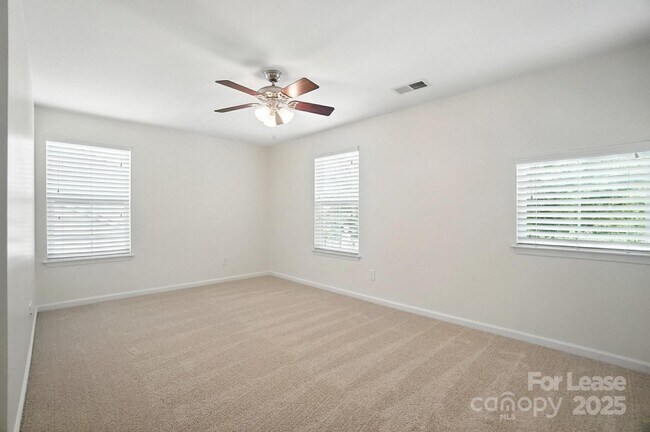 Building Photo - 2031 Hamil Ridge Dr