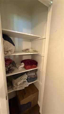 Building Photo - 618 Shadyglen Dr