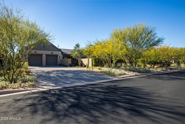 Building Photo - 10203 E Camelot Ct