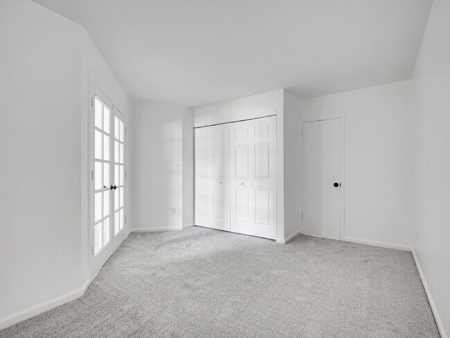 Building Photo - $1,550, 1 bed, 1 bath apartent near wash p...