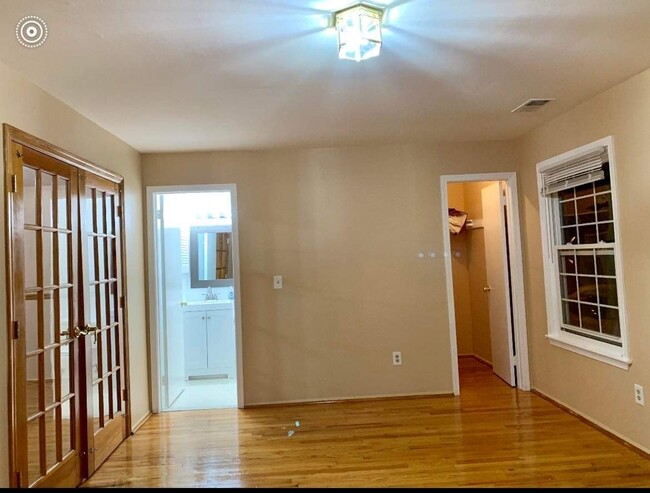 Building Photo - 376 Hampton Pl