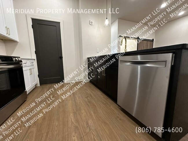 Building Photo - 5912 Erskine St